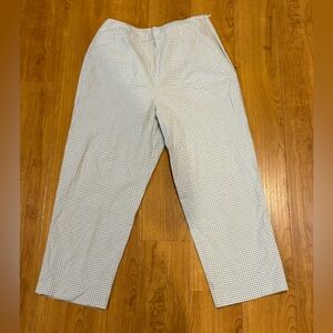 Classic Checkered Cropped Capris - White and Gray